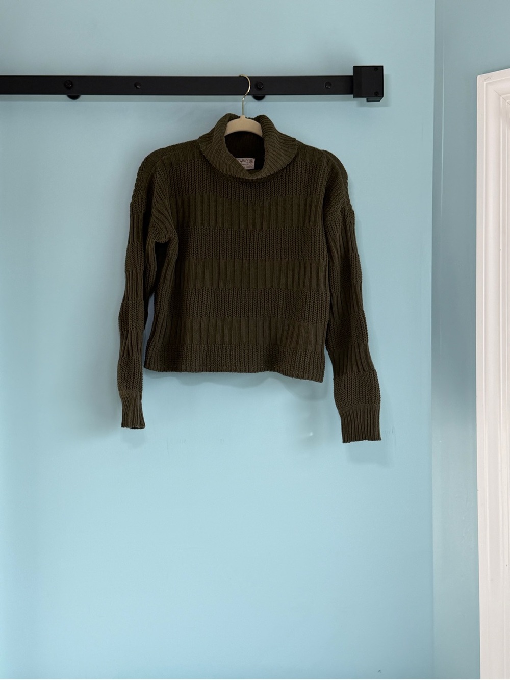 Poof Apparel Olive Green Chunky Knit Turtleneck Sweater Medium Cropped